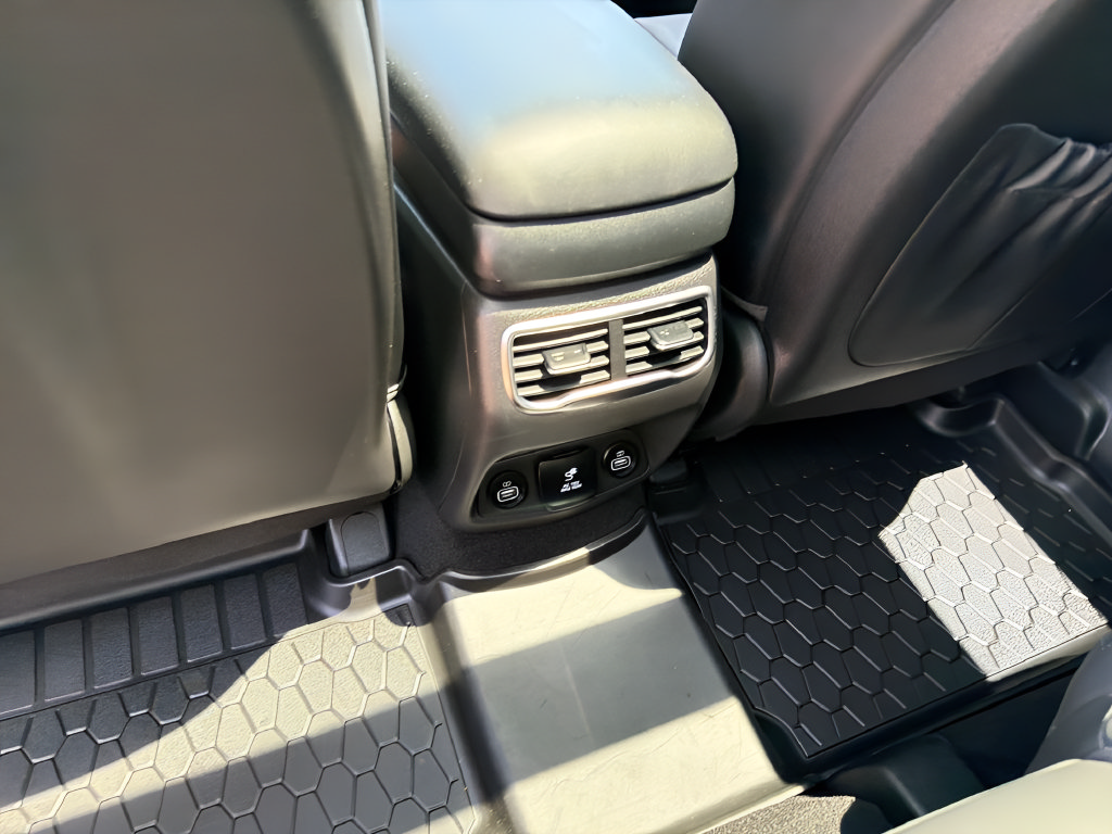 Used 2023 Hyundai Santa Fe Limited FWD image 37