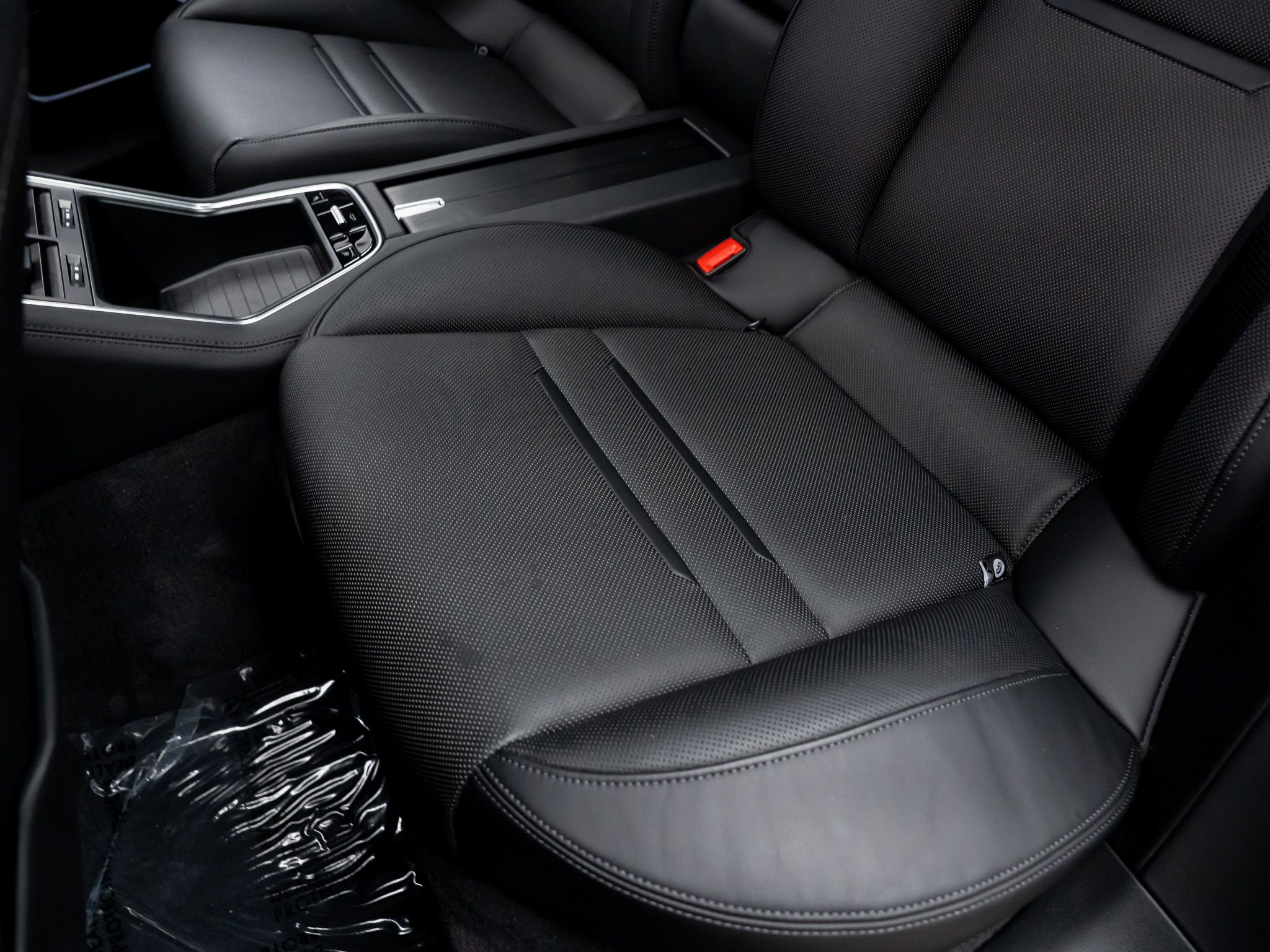 Used 2019 Porsche Panamera GTS w/ Assistance Package image 39