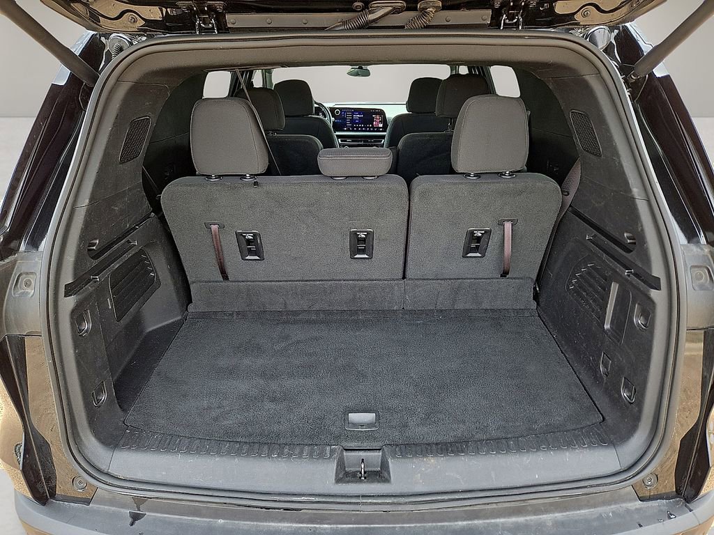 Used 2025 Chevrolet Traverse LT image 13
