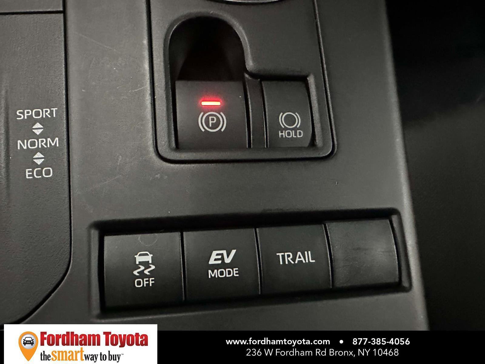 Used 2022 Toyota Highlander XLE AWD/4WD image 32