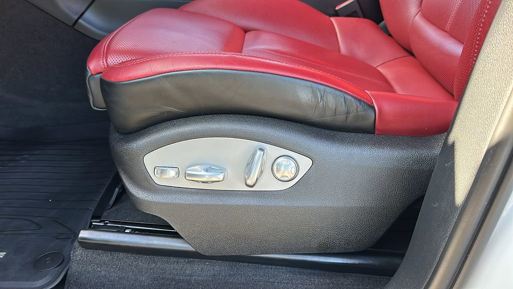 Used 2024 Porsche Macan Turbo image 10