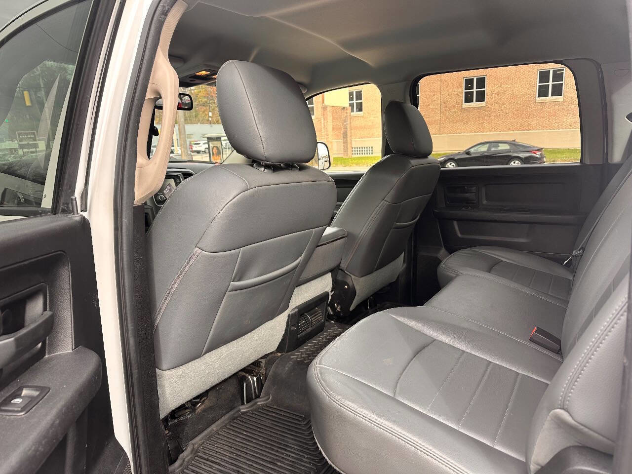 Used 2013 RAM 2500 Tradesman w/ Chrome Appearance Group image 9