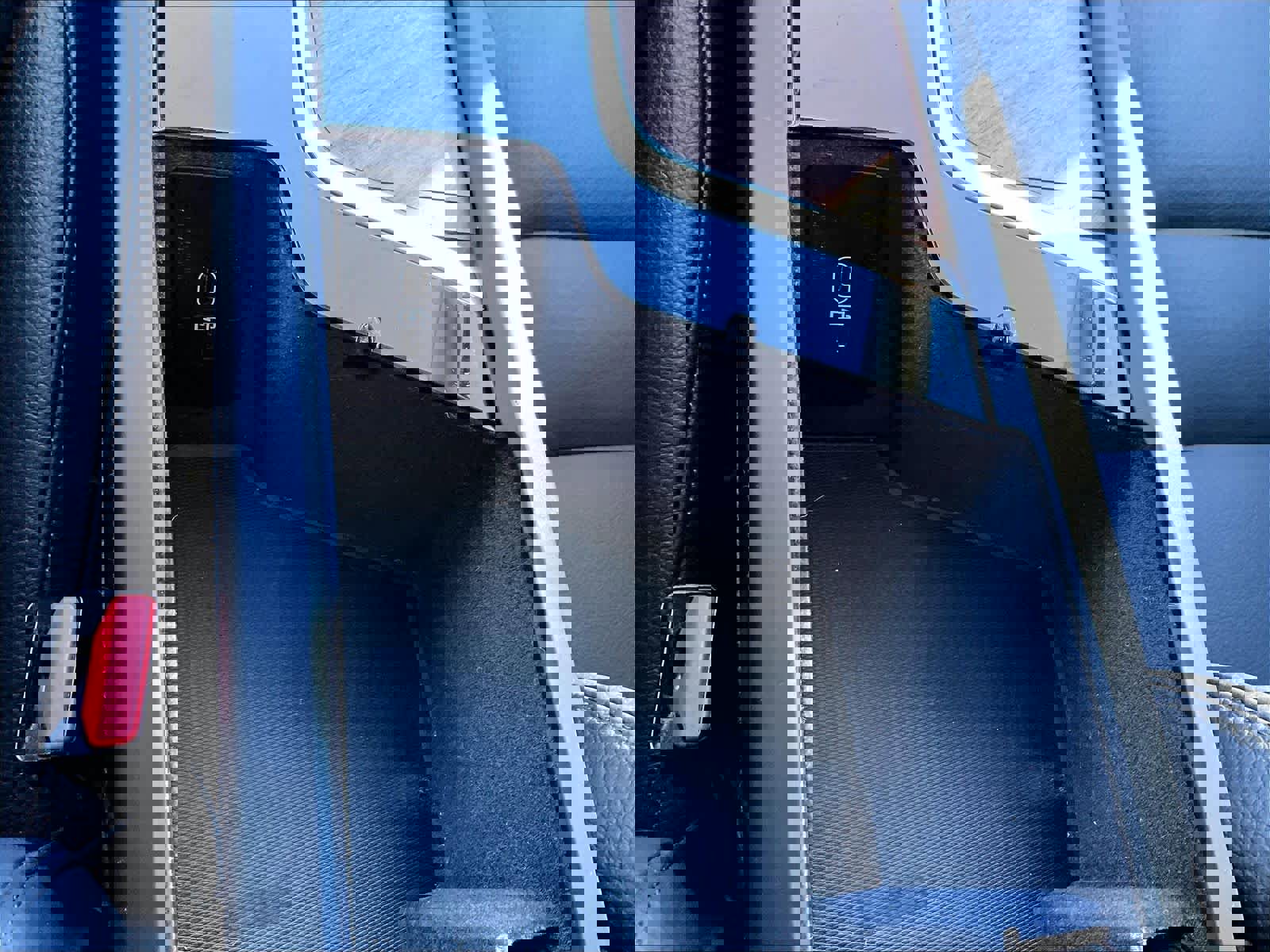 Used 2023 Volvo XC90 T8 Plus w/ Protection Package image 37