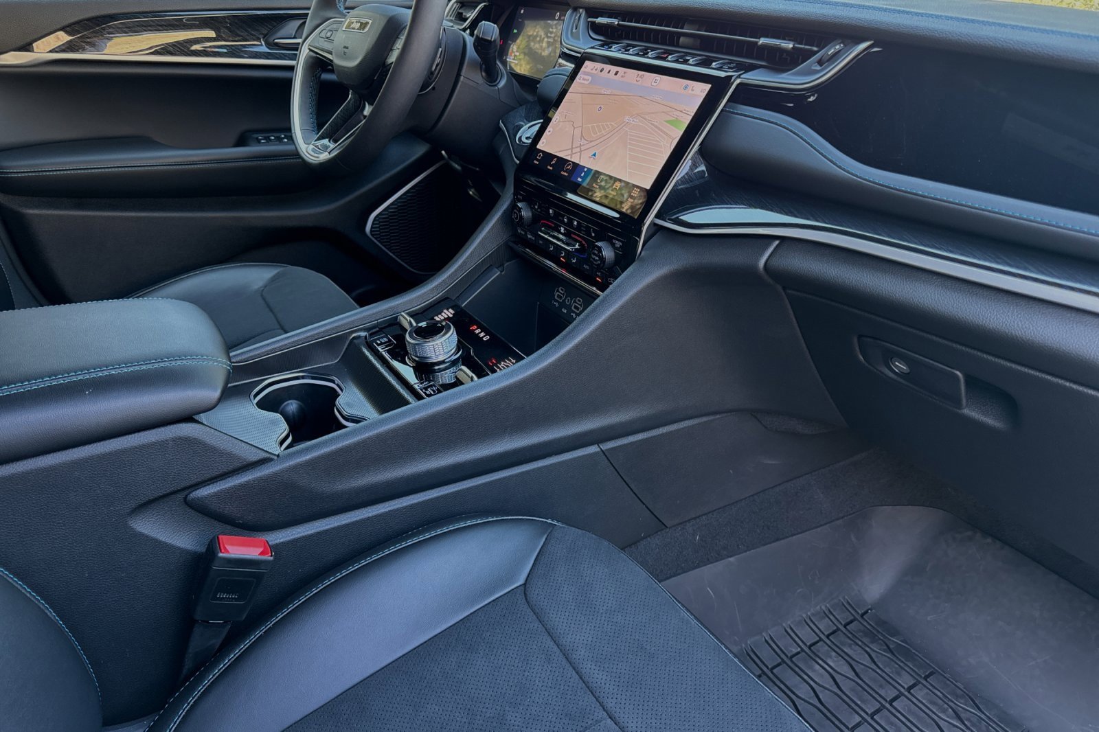 New 2023 Jeep Grand Cherokee Trailhawk w/ Advanced Protech Group II image 15