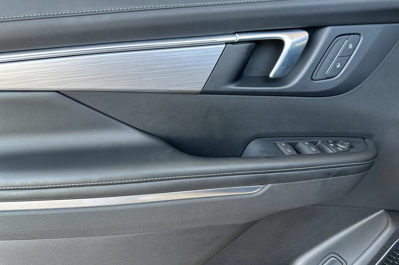 Certified 2025 Buick Enclave Preferred FWD image 4