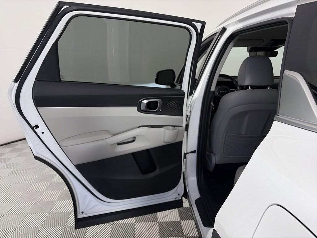 Used 2025 Kia Sorento EX image 12