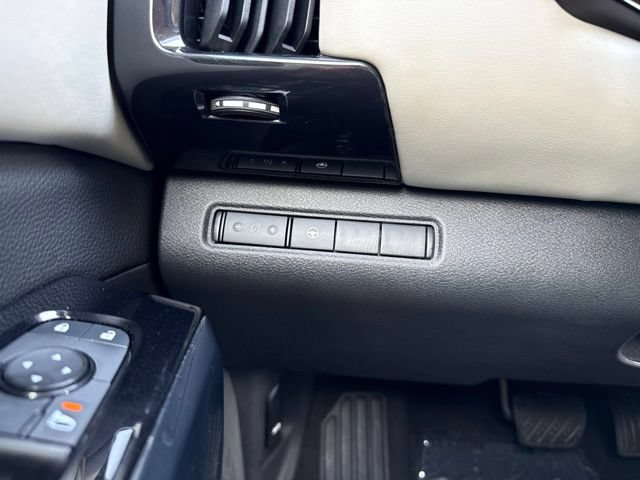 Used 2022 Nissan Pathfinder SV AWD/4WD image 13