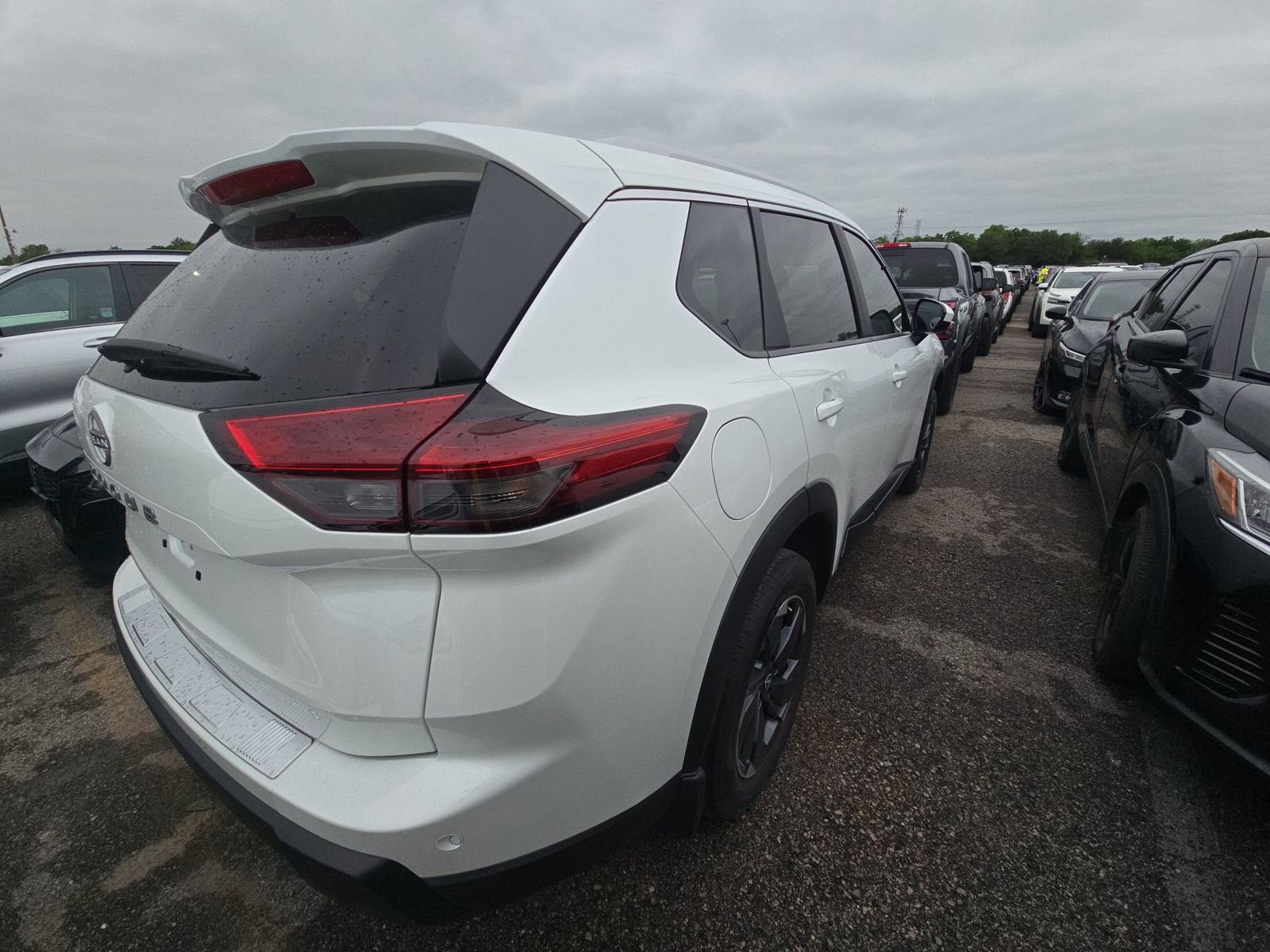 Used 2025 Nissan Rogue SV w/ SV Premium Package FWD image 8
