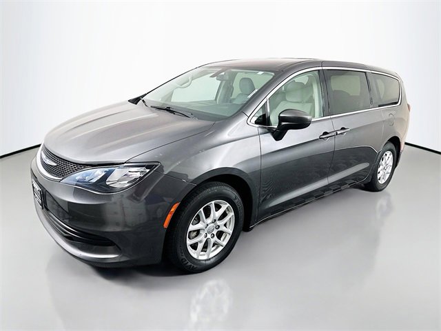 Used 2020 Chrysler Voyager LX image 3