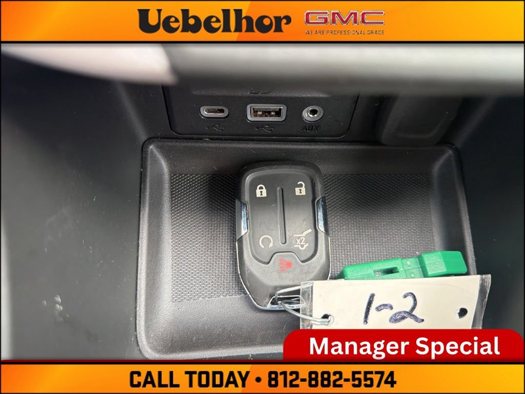 Used 2024 GMC Terrain SLT AWD/4WD image 30
