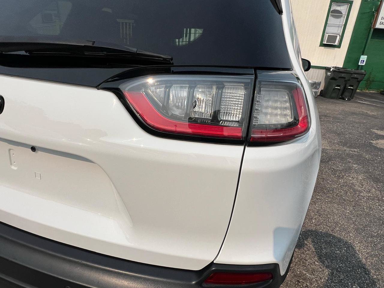 Used 2019 Jeep Cherokee Latitude Plus AWD/4WD image 12