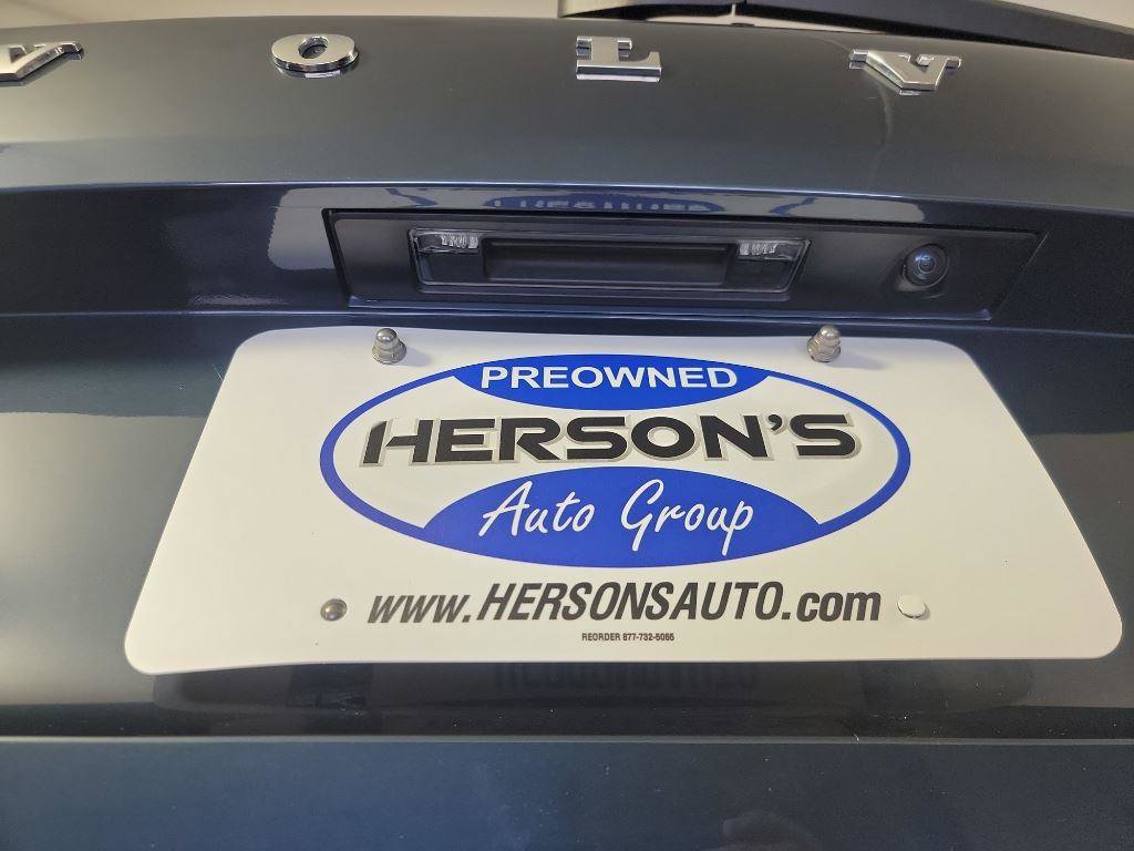 Used 2022 Volvo XC60 B5 Momentum w/ Advanced Package image 9