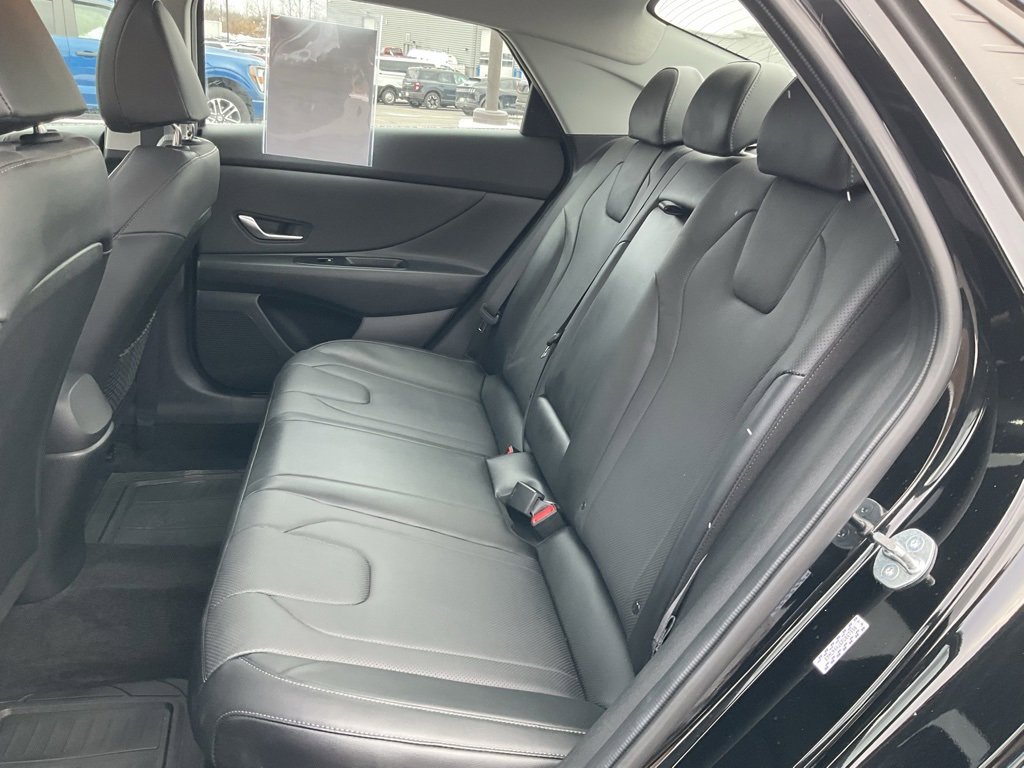 Used 2023 Hyundai Elantra Limited image 19