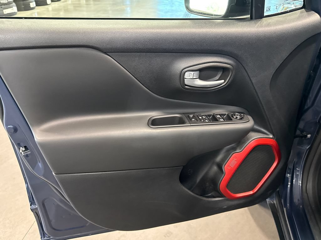 Used 2023 Jeep Renegade Trailhawk w/ Trailhawk Elite Group AWD/4WD image 7