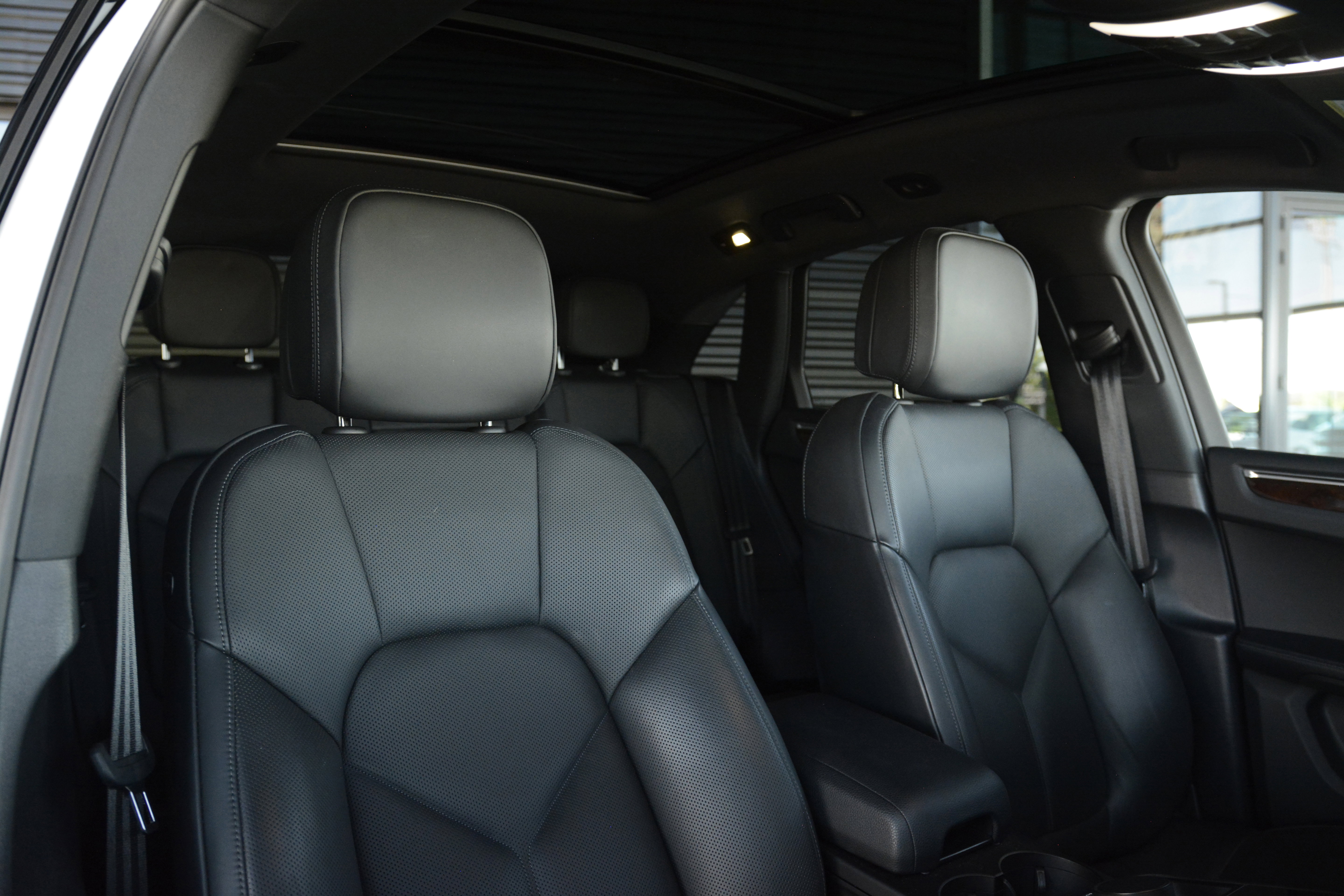 Certified 2022 Porsche Macan S AWD/4WD image 28
