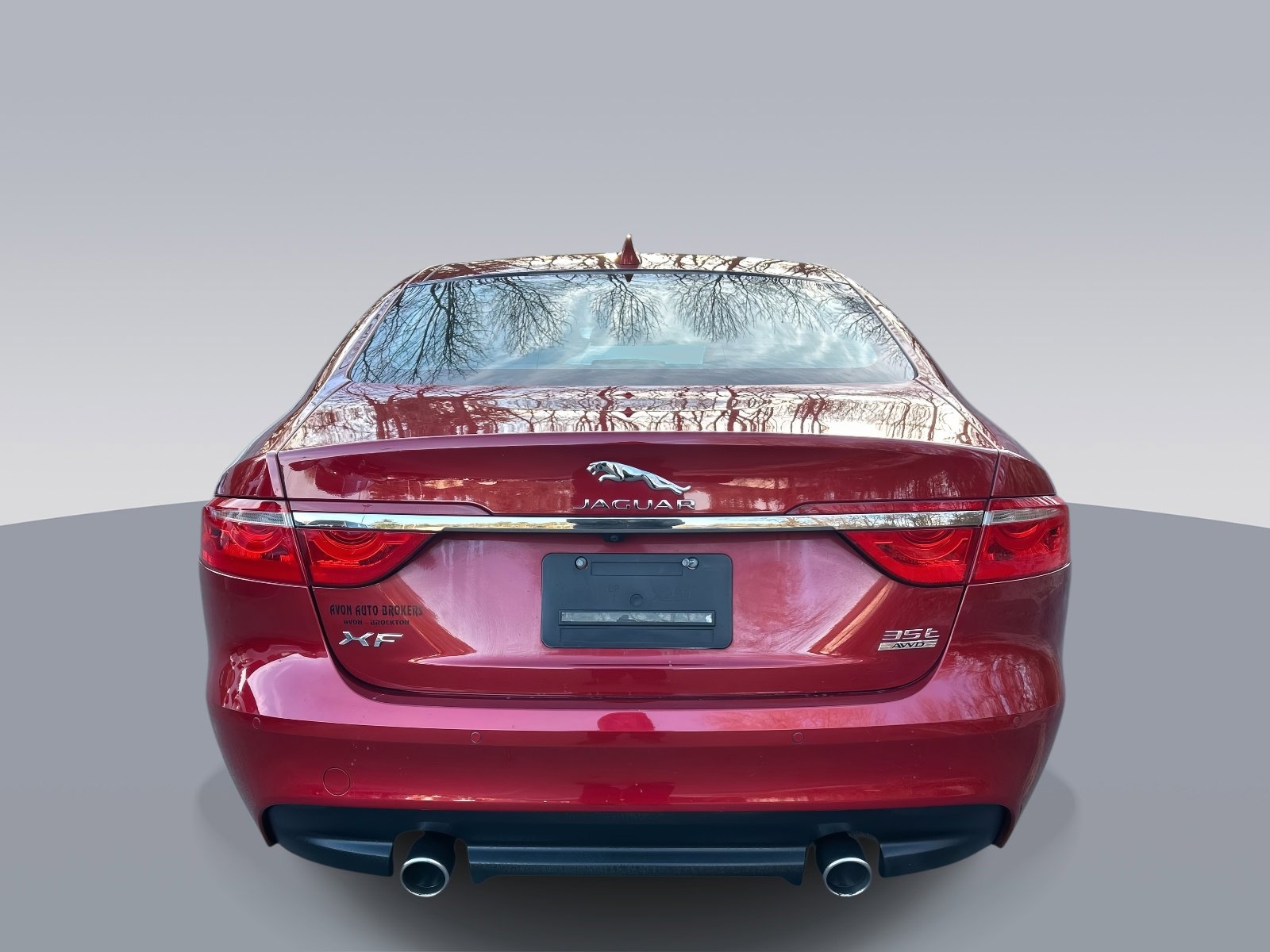 Used 2017 Jaguar XF Premium image 4