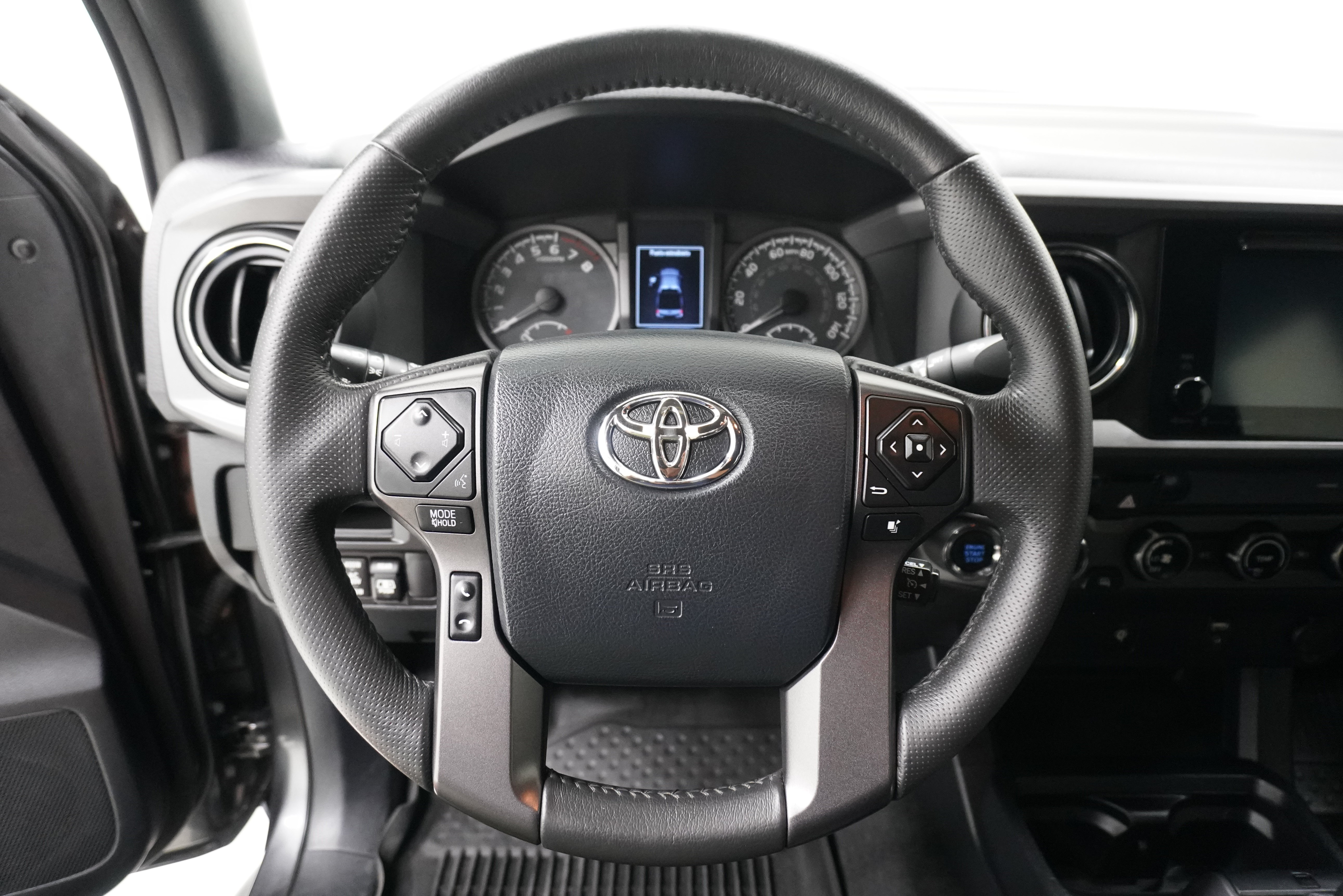 Used 2017 Toyota Tacoma TRD Sport w/ Tow Package AWD/4WD image 16