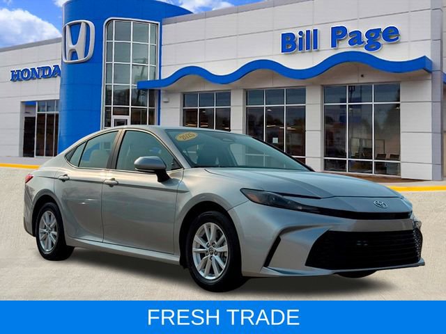 Used 2025 Toyota Camry LE image 1
