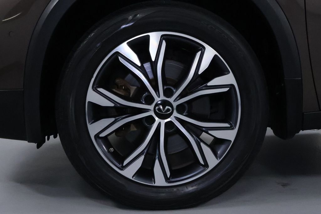 Used 2018 INFINITI QX30 Premium w/ Navigation Package image 30