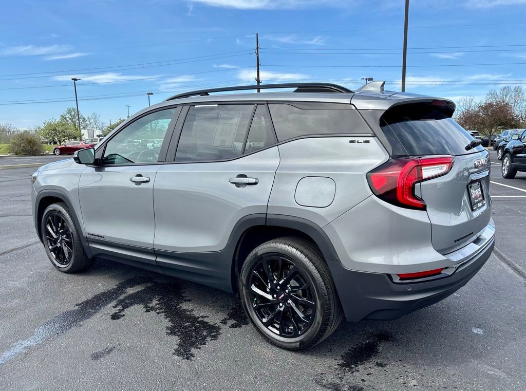 Used 2023 GMC Terrain SLE w/ Driver Convenience Package FWD image 5