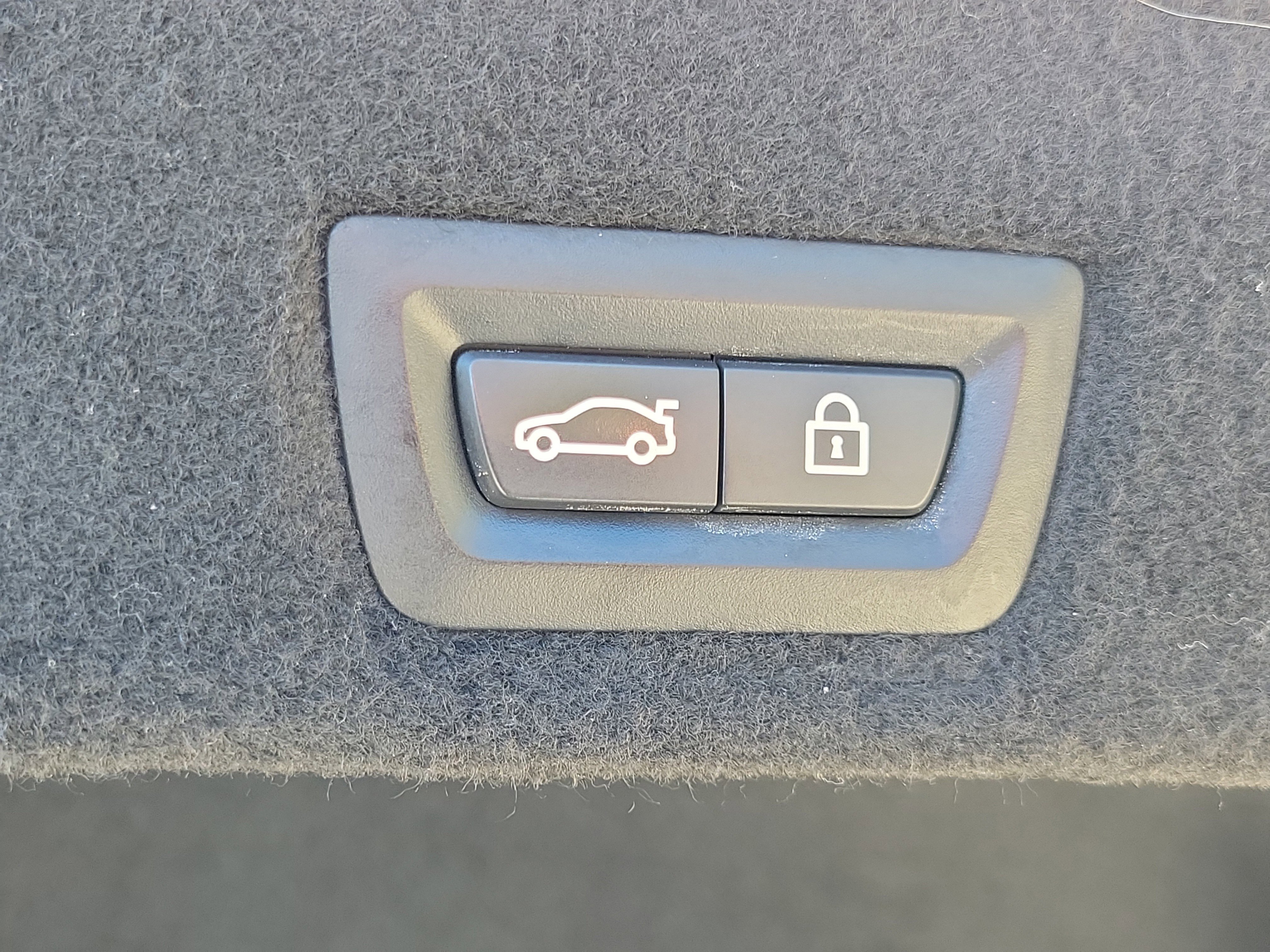 Used 2021 BMW 750i xDrive w/ M Sport Package image 14