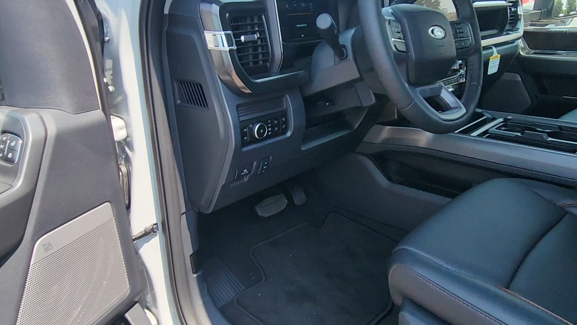 New 2026 Ford F350 Lariat w/ Black Appearance Package AWD/4WD image 29