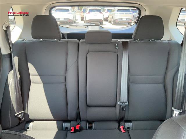 Used 2023 Nissan Rogue S image 27