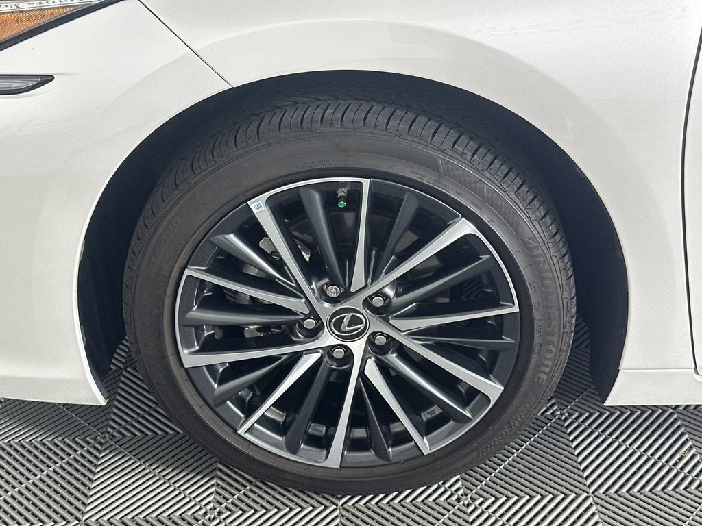Used 2024 Lexus ES 300h w/ Premium Package FWD image 11