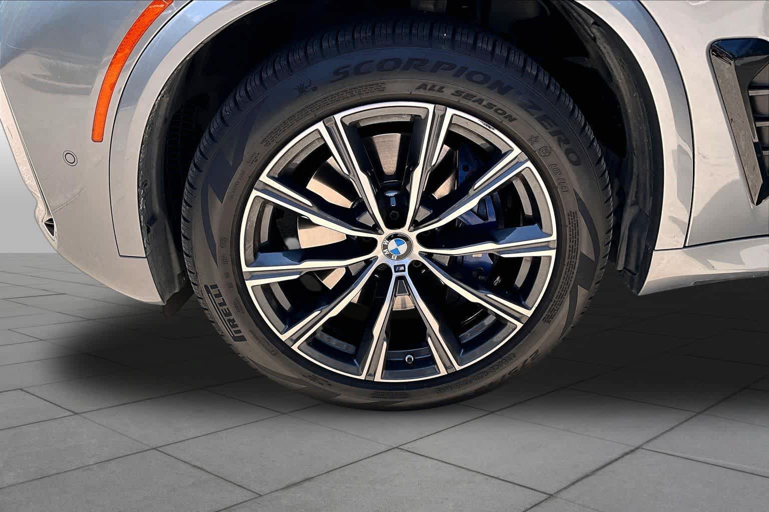 Used 2024 BMW X5 xDrive40i w/ M Sport Package AWD/4WD image 10