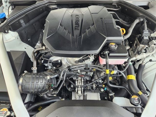 Used 2025 Genesis G70 2.5T image 32