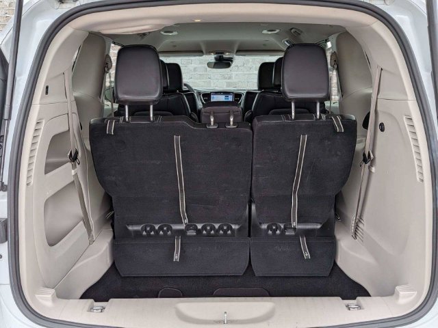 Used 2024 Chrysler Pacifica Touring-L FWD image 13