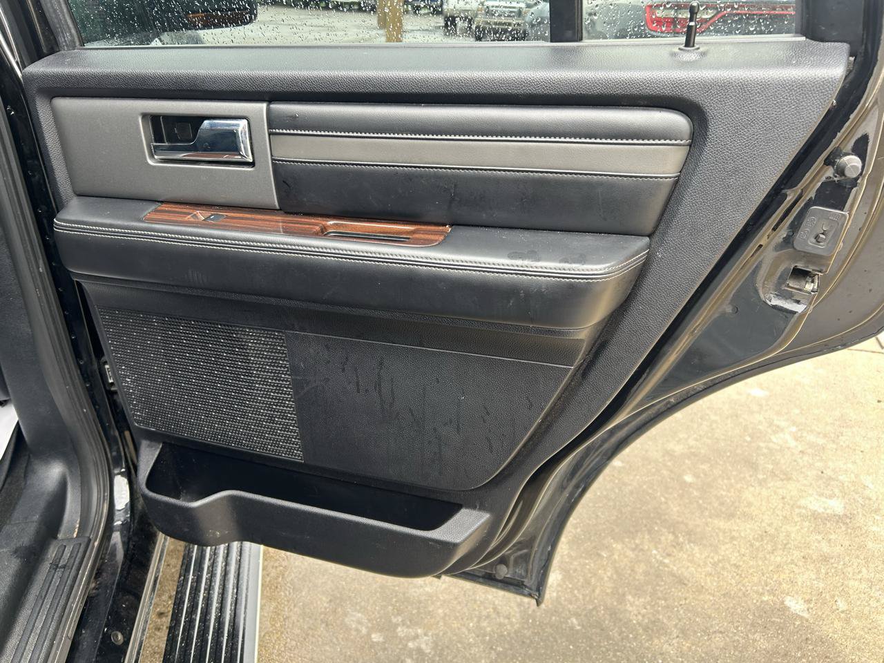 Used 2016 Ford Expedition Platinum AWD/4WD image 16