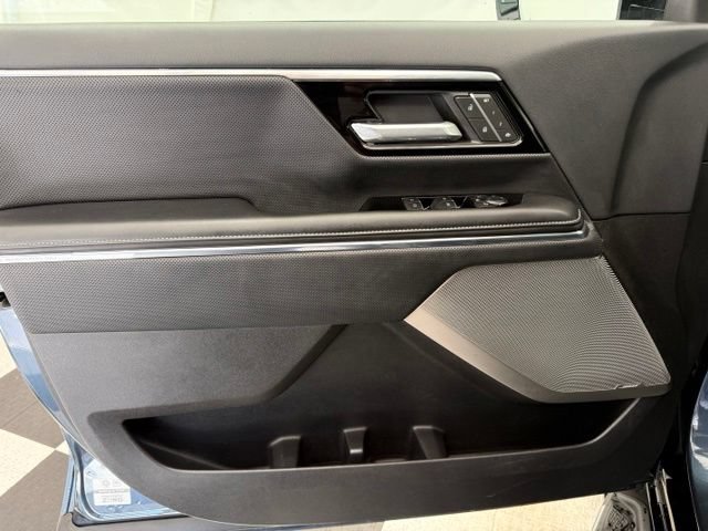 Used 2025 GMC Sierra EV Denali AWD/4WD image 18