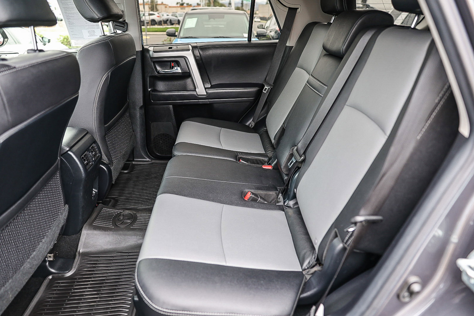 Used 2022 Toyota 4Runner SR5 Premium w/ Moonroof Package RWD image 8