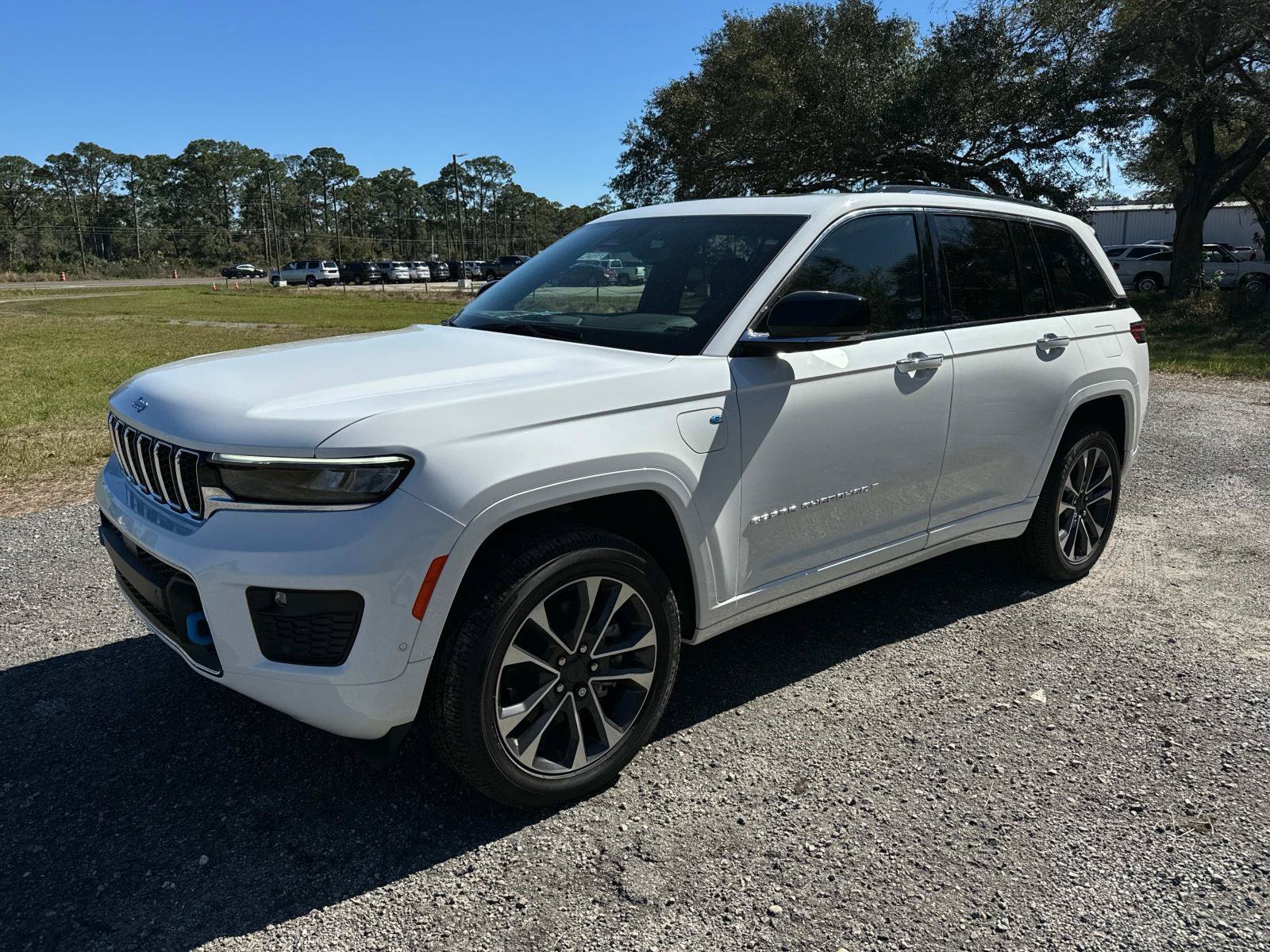 New 2024 Jeep Grand Cherokee Overland w/ Trailer Tow Package AWD/4WD image 7