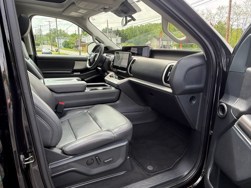 Used 2025 Ford Expedition Active AWD/4WD image 26