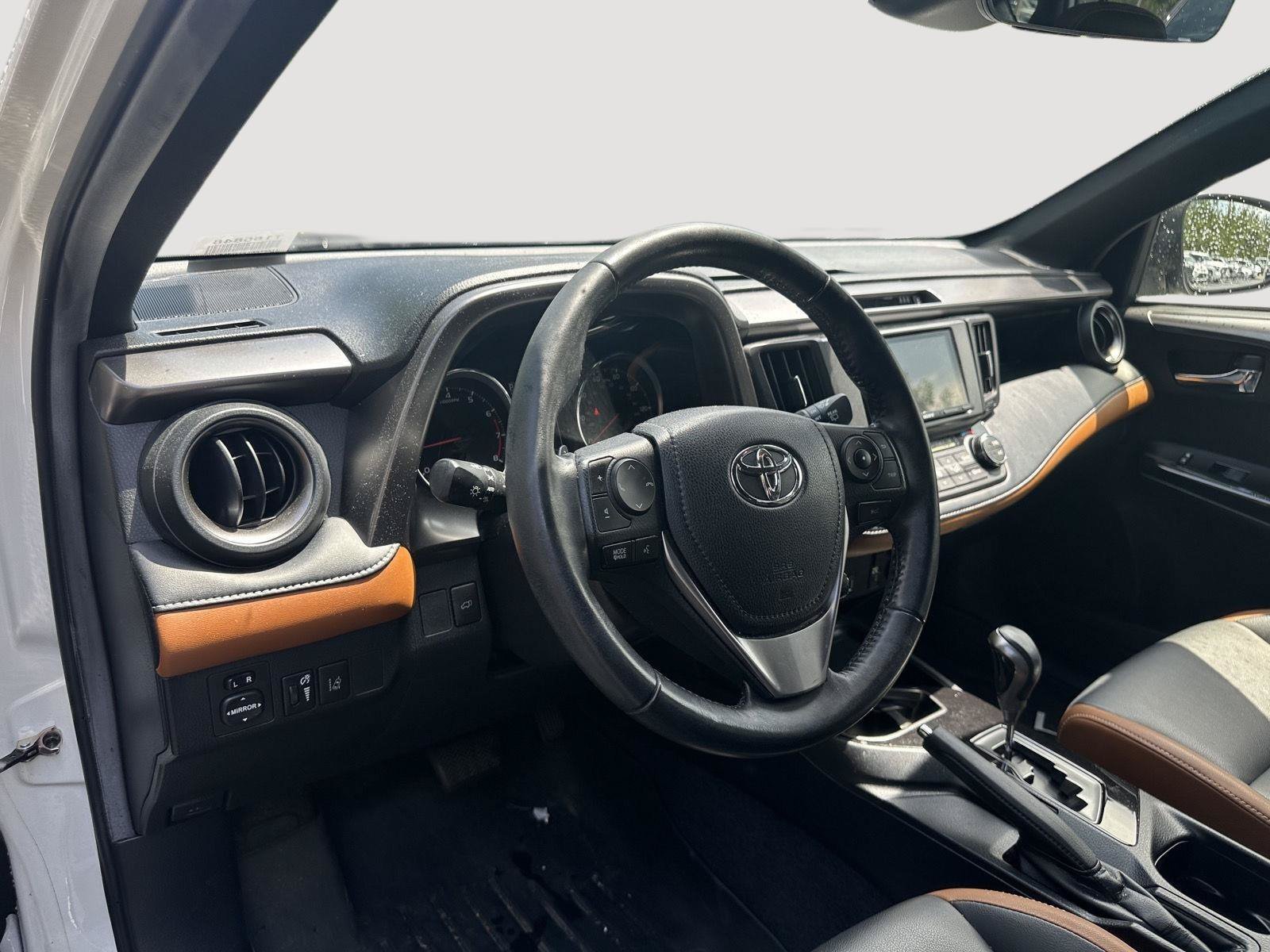 Used 2018 Toyota RAV4 SE w/ Power Extra Value Package FWD image 11