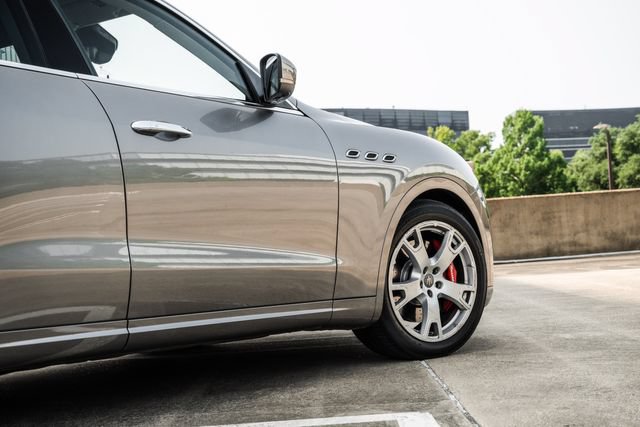 Used 2017 Maserati Levante S AWD/4WD image 30