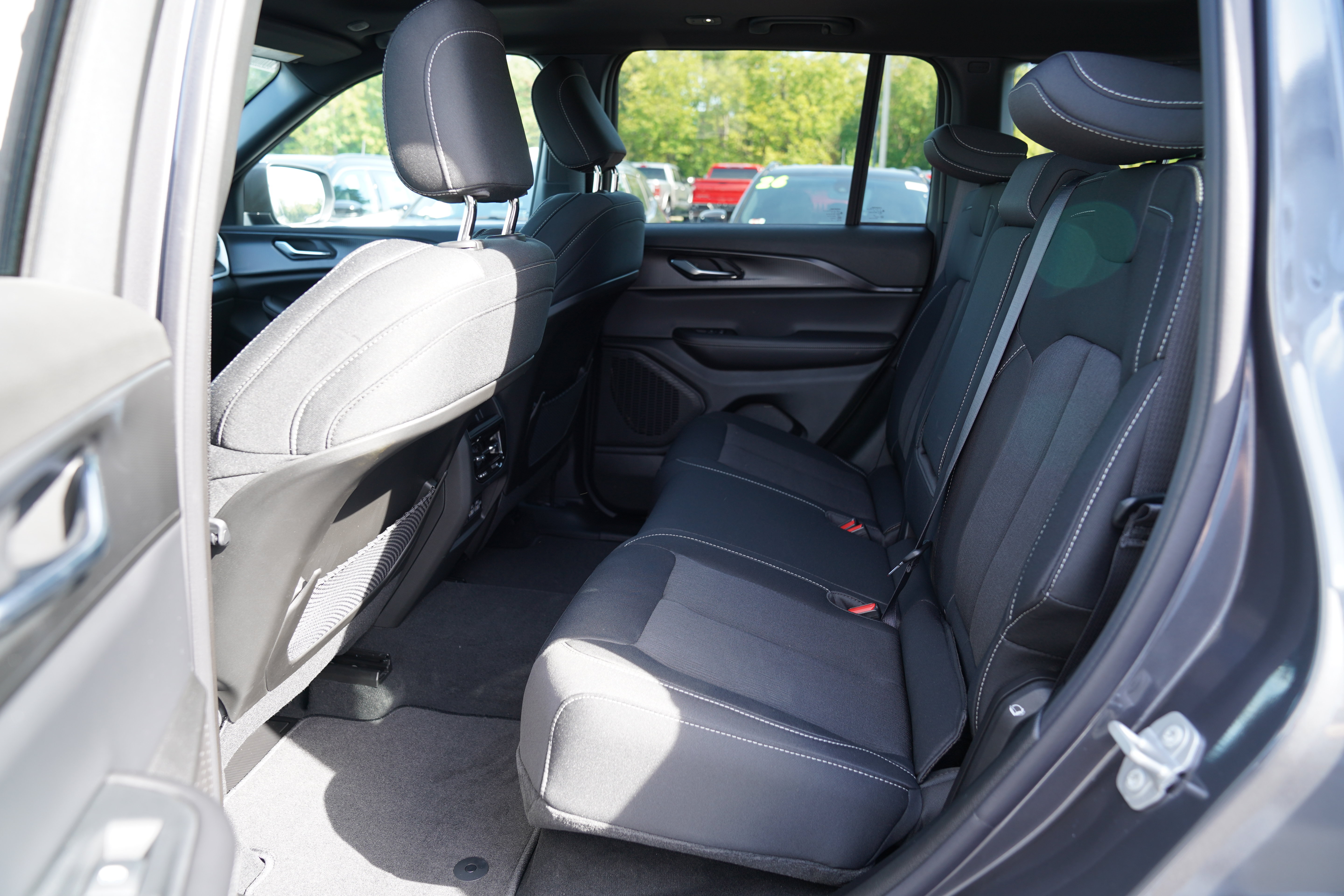 New 2026 Jeep Grand Cherokee Laredo X AWD/4WD image 5