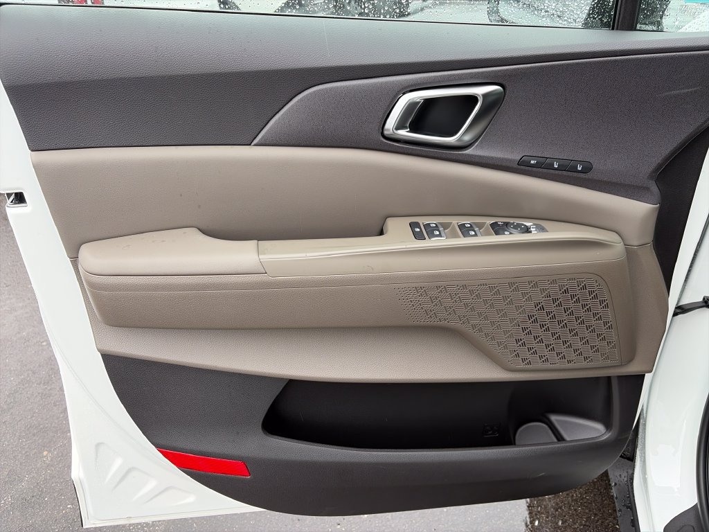 New 2027 Kia Carnival EX FWD image 17
