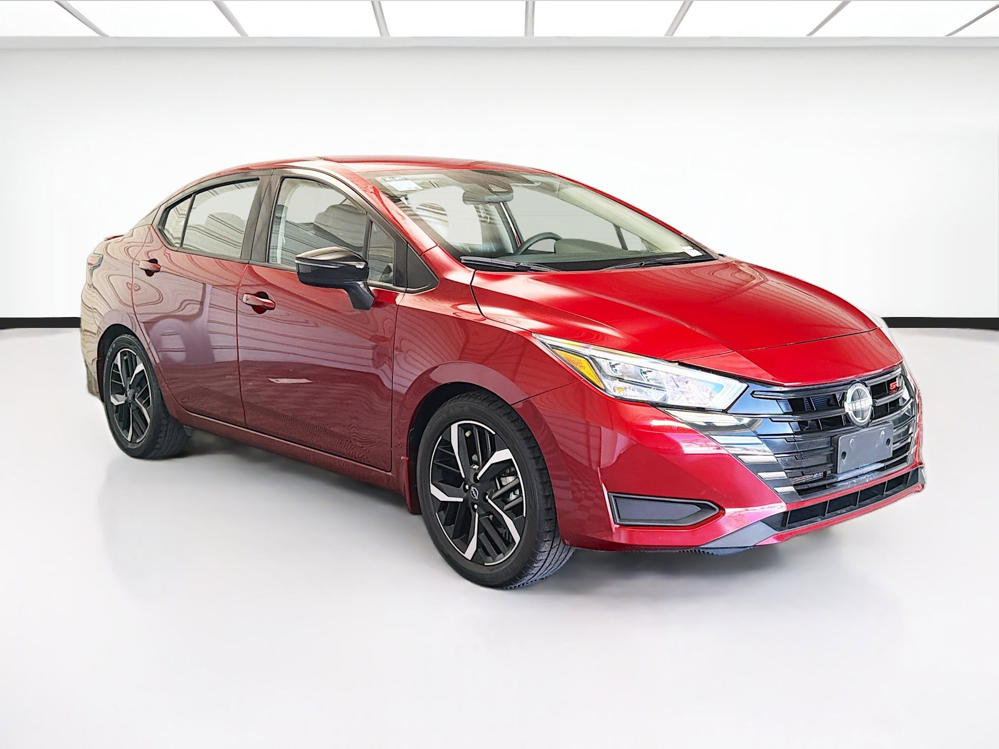 Used 2023 Nissan Versa SR w/ Trunk Package image 3