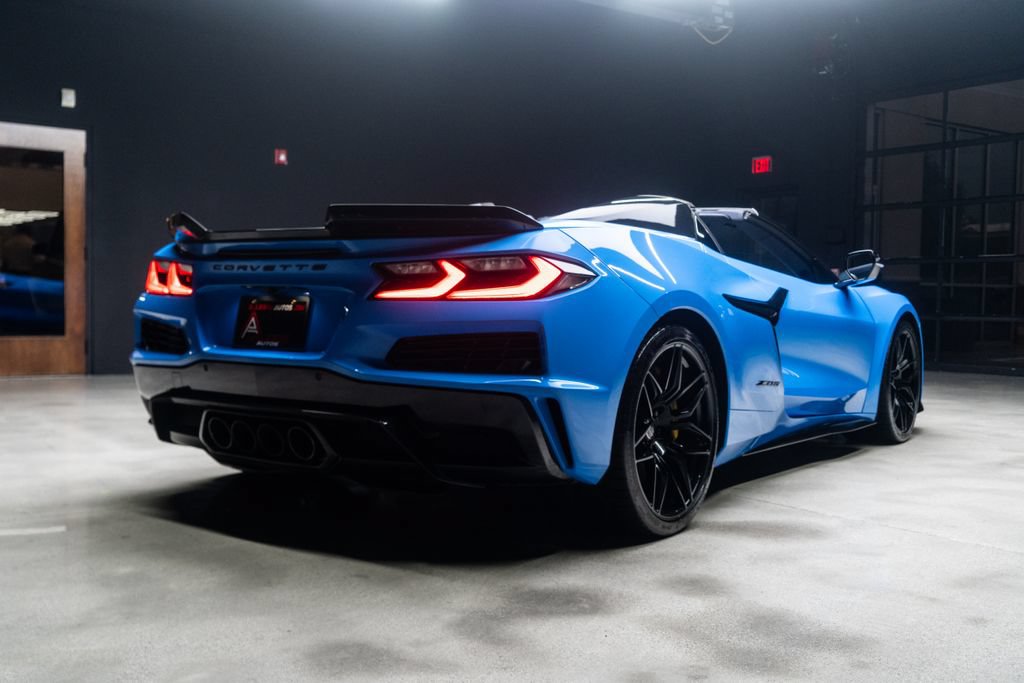 Used 2025 Chevrolet Corvette Z06 RWD image 16