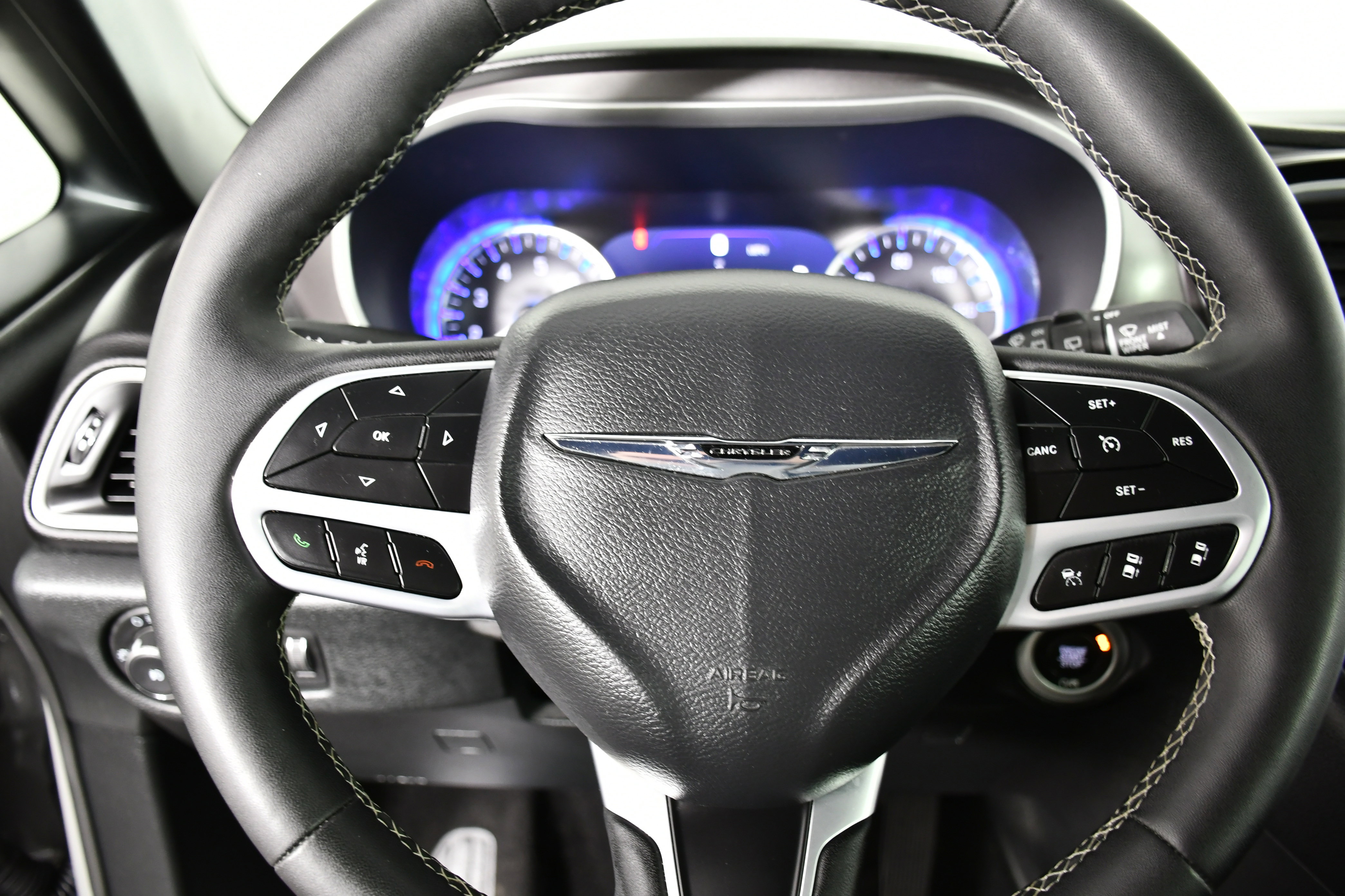 Used 2025 Chrysler Pacifica Select image 19