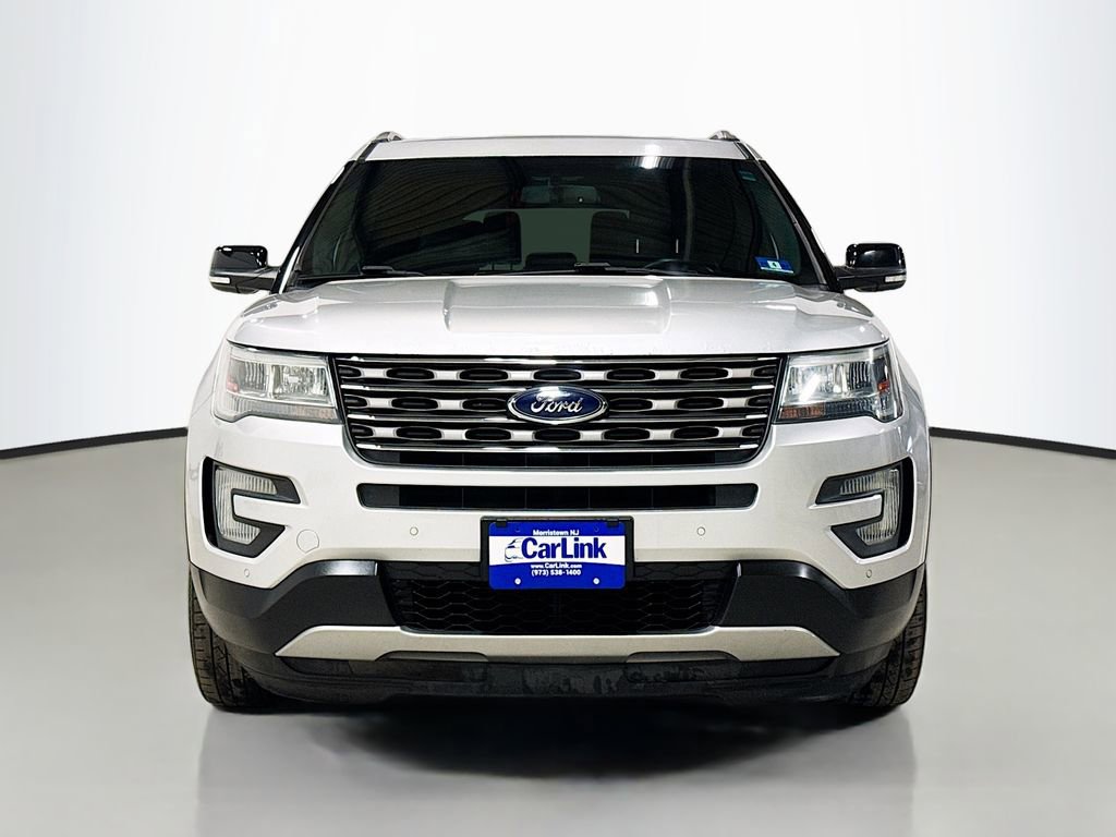 Used 2016 Ford Explorer XLT w/ Equipment Group 202A image 2