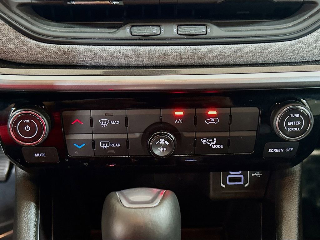 Used 2025 Jeep Compass Latitude image 13