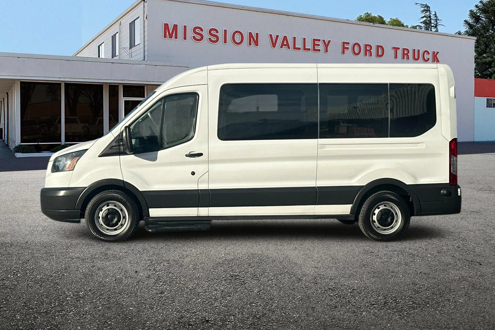 Used 2016 Ford Transit 350 XL RWD image 7