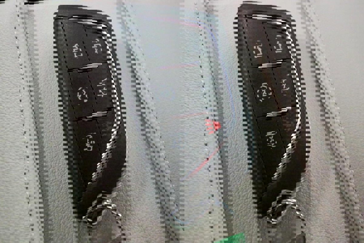 Used 2024 Cadillac Escalade ESV Sport Platinum w/ LPO, ONYX Package image 22