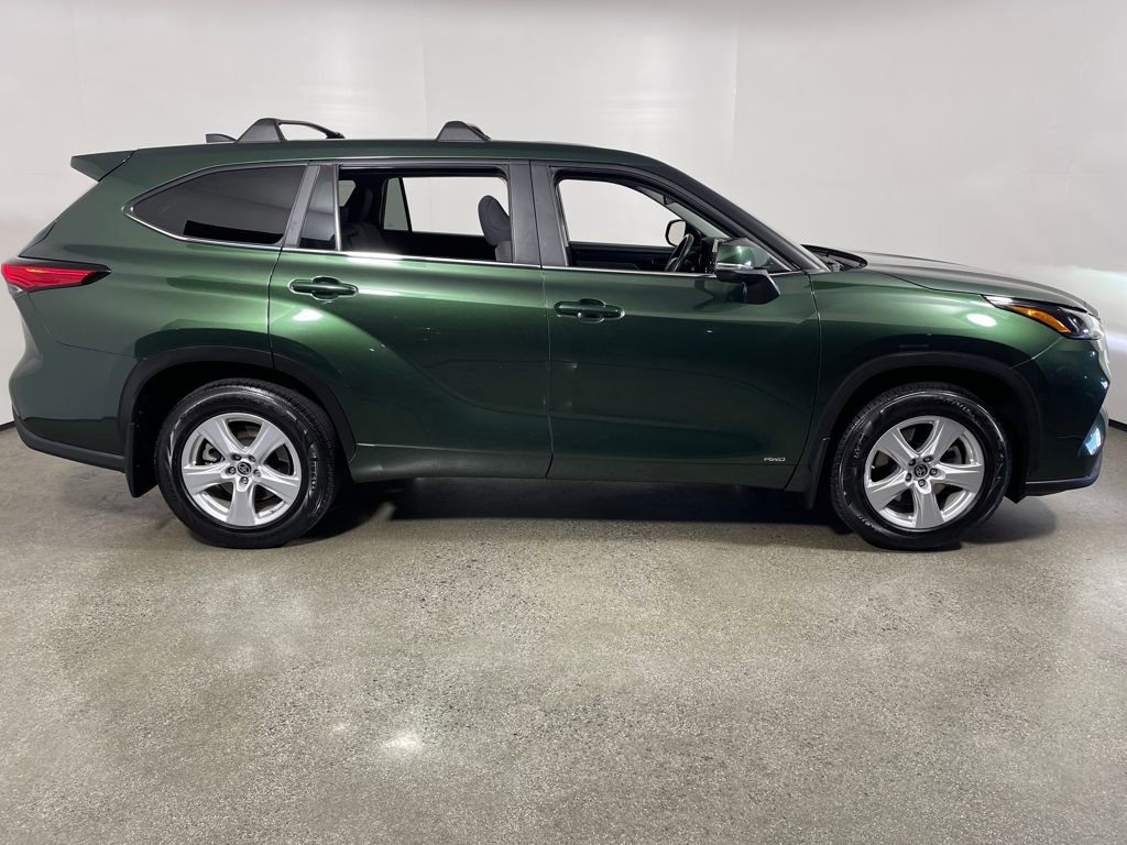 Certified 2023 Toyota Highlander LE image 2
