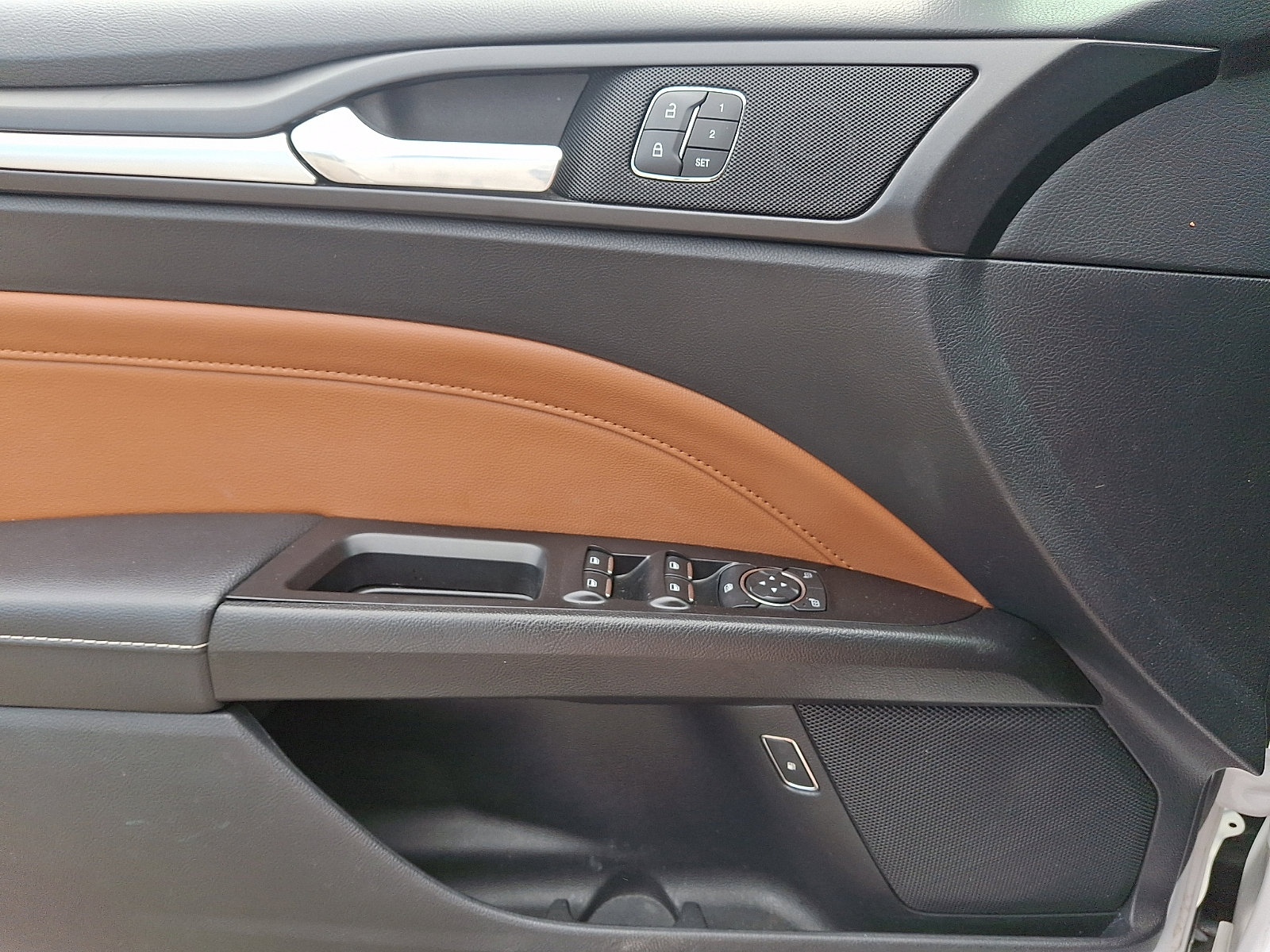 Used 2019 Ford Fusion Energi Titanium FWD image 20