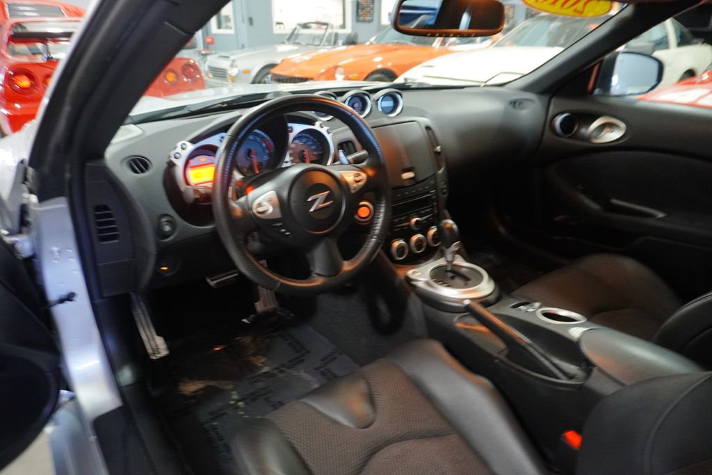 Used 2010 Nissan 370Z Touring image 25